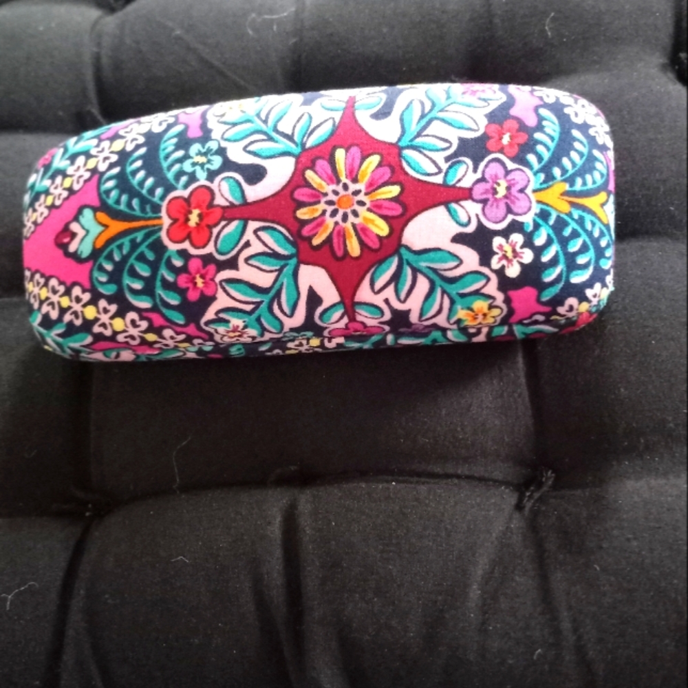 VERA BRADLEY HARD SHELL EYEGLASS CASE
